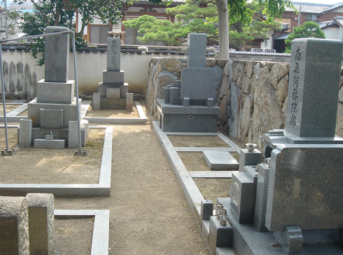 真行寺墓地